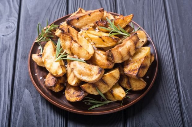 Potatoes in a nervous in a pan-grille Potatoes in a nervous in a pan-grille