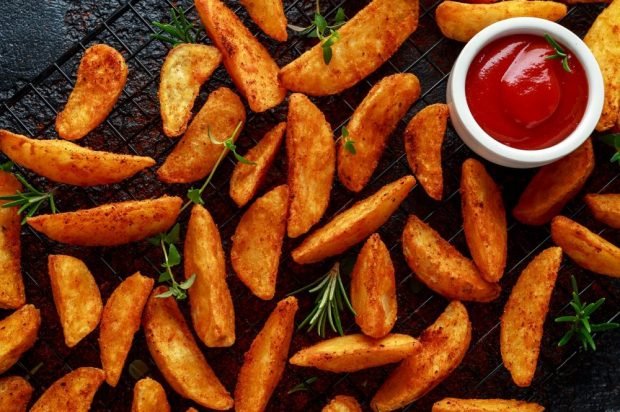 Potatoes in a nervous paprika and ground pepper Potatoes in a nervous paprika and ground pepper