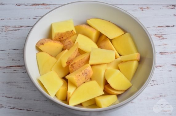 Potatoes in a nervous with spices and onion powder - recipe photo, step 1