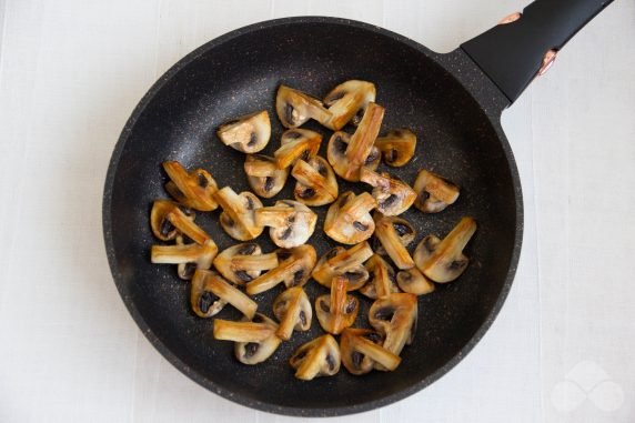Potatoes with champignons in pots - recipe photo, step 1