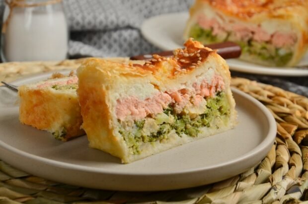 Puff dough with salmon and broccoli Puff dough with salmon and broccoli
