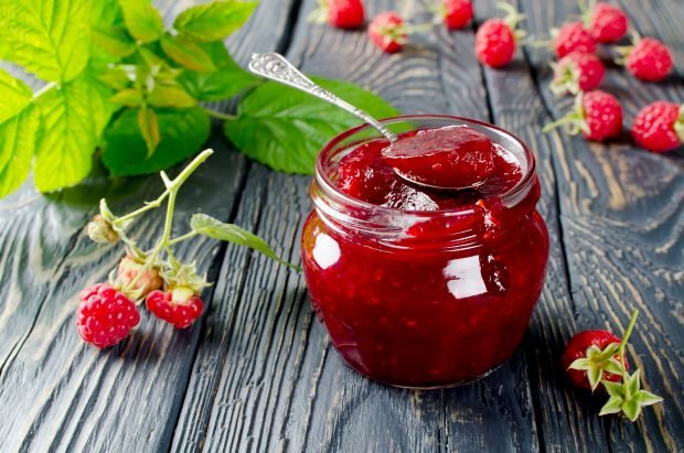 Raspberry jelly with gelatin Raspberry jelly with gelatin