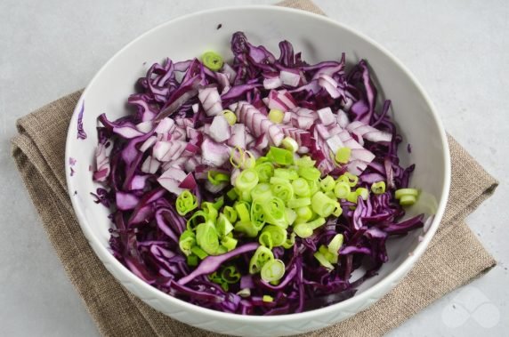Red cabbage with onions - recipe photo, step 2