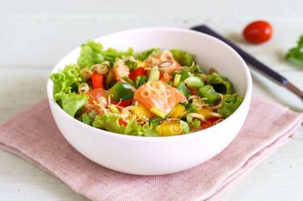 Red fish salad, vegetables and mangoes Red fish salad, vegetables and mangoes