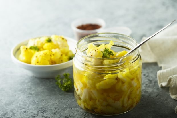 Salad and cauliflower with turmeric Salad and cauliflower with turmeric