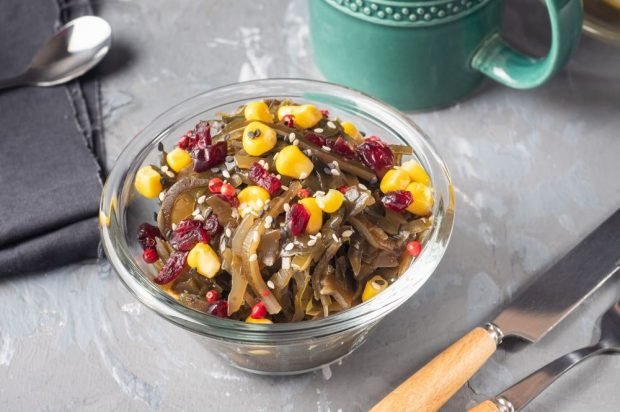 Salad of seaweed, dried cranberries and corn Salad of seaweed, dried cranberries and corn