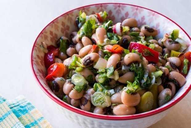 Salad with beans, herbs and garlic Salad with beans, herbs and garlic