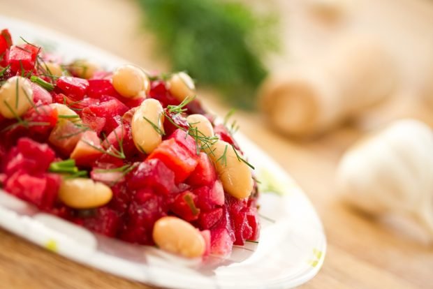 Salad with beets and boiled beans Salad with beets and boiled beans