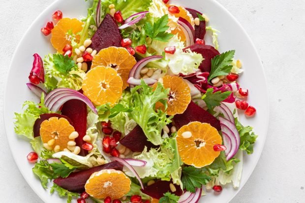 Salad with beets, purple onions and tangerines Salad with beets, purple onions and tangerines