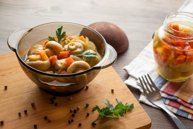 Salad with carrots and mushrooms for the winter Salad with carrots and mushrooms for the winter