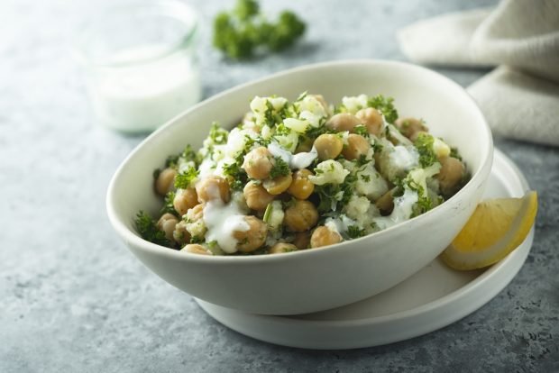 Salad with cauliflower and chickpeas Salad with cauliflower and chickpeas