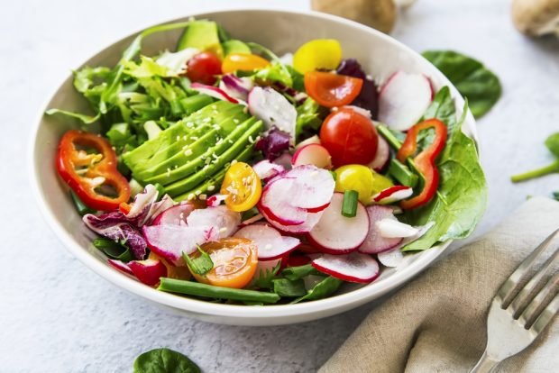 Salad with cherry tomatoes, avocados, spinach and radish Salad with cherry tomatoes, avocados, spinach and radish