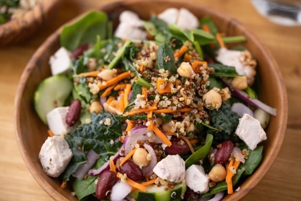 Salad with chicken, movie and chickpeas Salad with chicken, movie and chickpeas