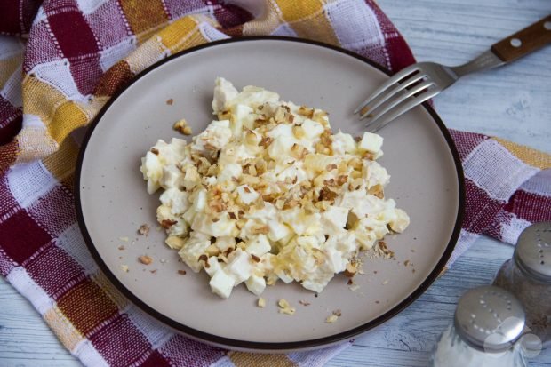 Salad with chicken, pineapples and nuts Salad with chicken, pineapples and nuts