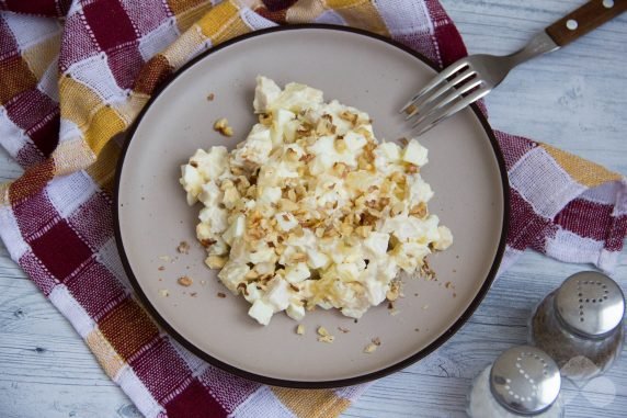 Salad with chicken, pineapples and nuts - recipe photo, step 3