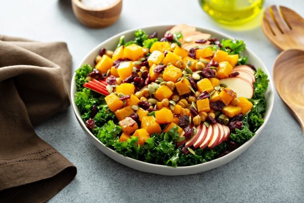 Salad with chickpeas, pumpkin and apple Salad with chickpeas, pumpkin and apple