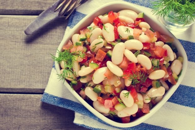 Salad with cucumbers, tomatoes and beans Salad with cucumbers, tomatoes and beans