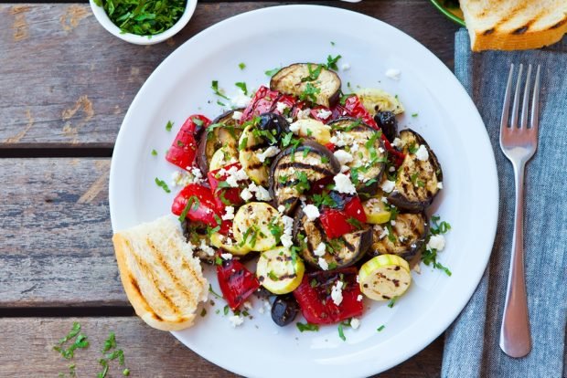 Salad with feta and vegetables-grille Salad with feta and vegetables-grille