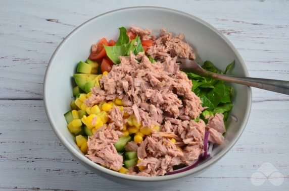 Salad with fish canned food and avocado - recipe photo, step 3