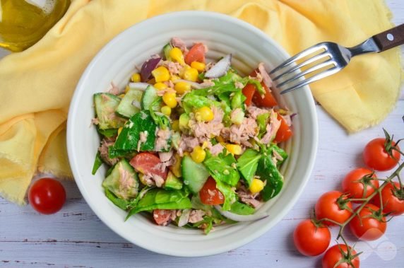 Salad with fish canned food and avocado - recipe photo, step 4