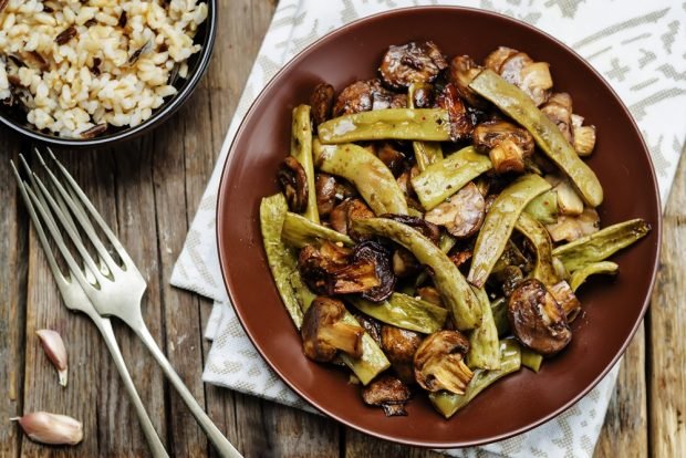 Salad with mushrooms and patch peas Salad with mushrooms and patch peas