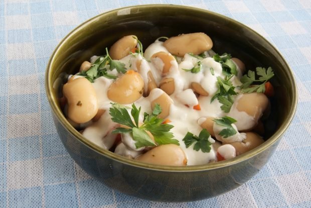 Salad with mushrooms, carrots and beans Salad with mushrooms, carrots and beans