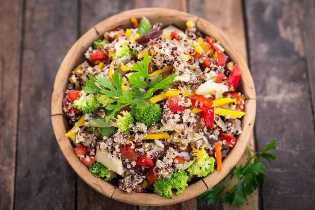 Salad with mushrooms, pepper and cinema Salad with mushrooms, pepper and cinema