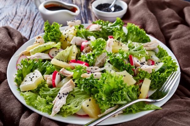 Salad with pineapple, chicken and radish