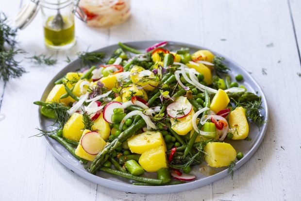 Salad with potatoes, asparagus and patch beans Salad with potatoes, asparagus and patch beans