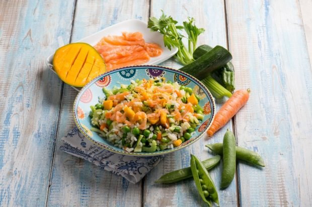 Salad with red fish, rice, celery and mango Salad with red fish, rice, celery and mango