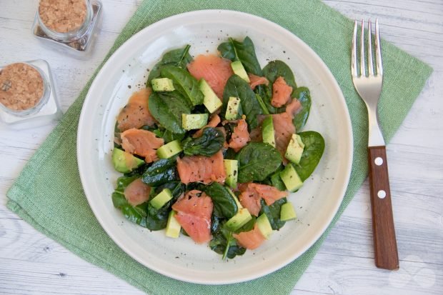 Salad with red fish, spinach and avocado Salad with red fish, spinach and avocado