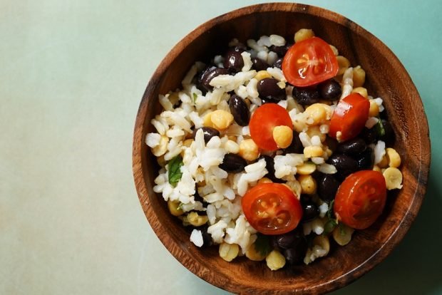 Salad with rice, beans and lentils Salad with rice, beans and lentils