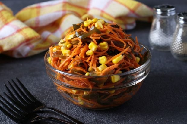 Salad with seaweed, corn and carrots Salad with seaweed, corn and carrots