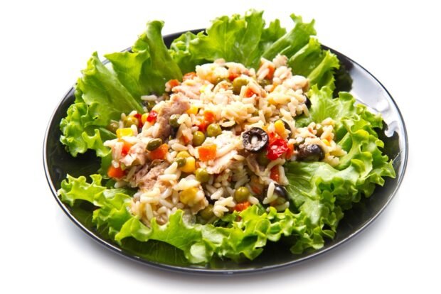 Salad with tuna and rice