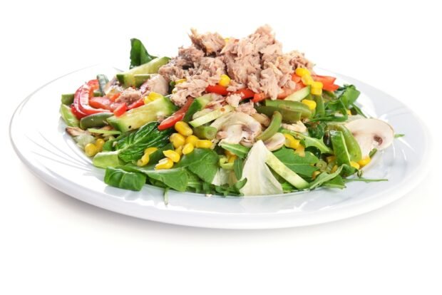 Salad with tuna, arugula and mushrooms Salad with tuna, arugula and mushrooms