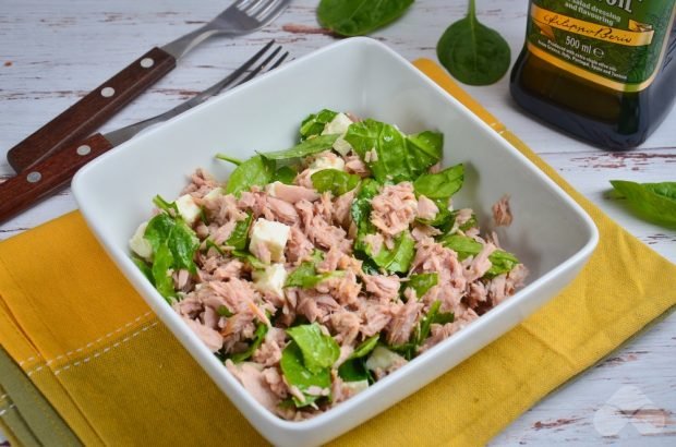 Salad with tuna, spinach and feta Salad with tuna, spinach and feta