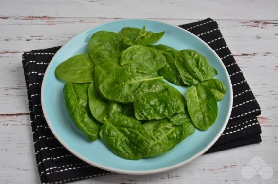 Salad with tuna, spinach and feta - recipe photo, step 2