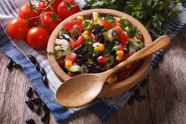 Salad with vegetables, beans and herbs Salad with vegetables, beans and herbs