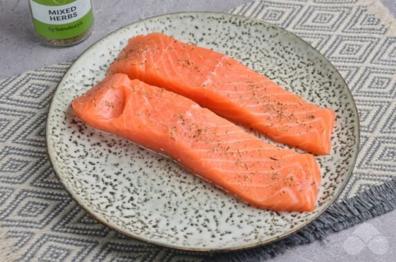 Salmon fillet baked with asparagus and cherry tomatoes - recipe photo, step 2