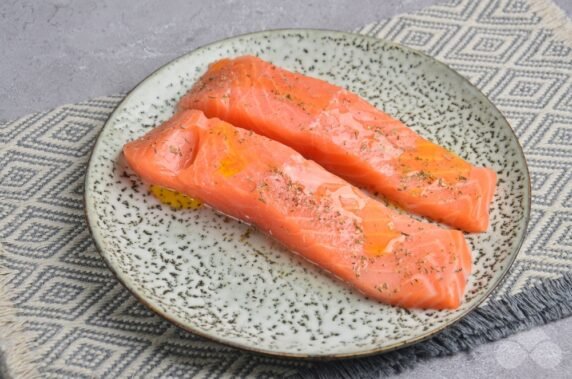 Salmon fillet baked with asparagus and cherry tomatoes - recipe photo, step 3