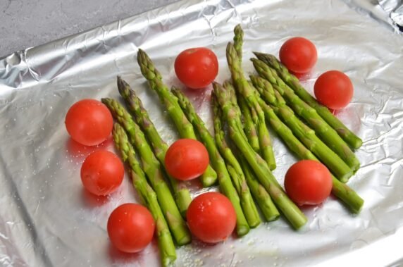 Salmon fillet baked with asparagus and cherry tomatoes - recipe photo, step 5