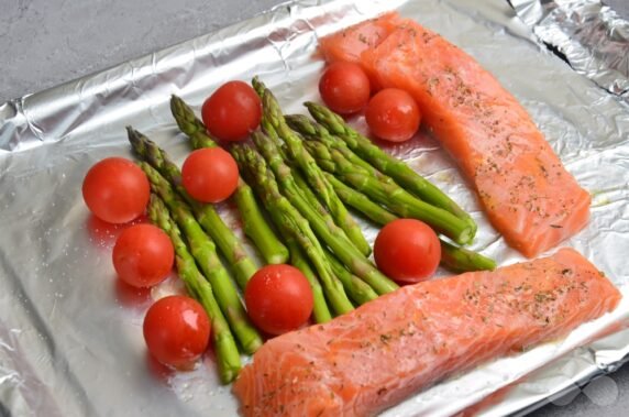 Salmon fillet baked with asparagus and cherry tomatoes - recipe photo, step 6