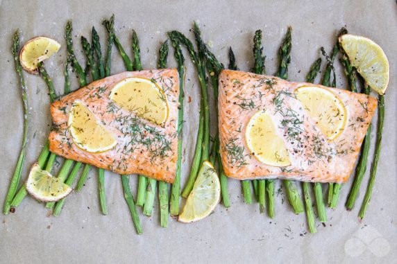 Salmon with asparagus in the oven - recipe photo, step 5