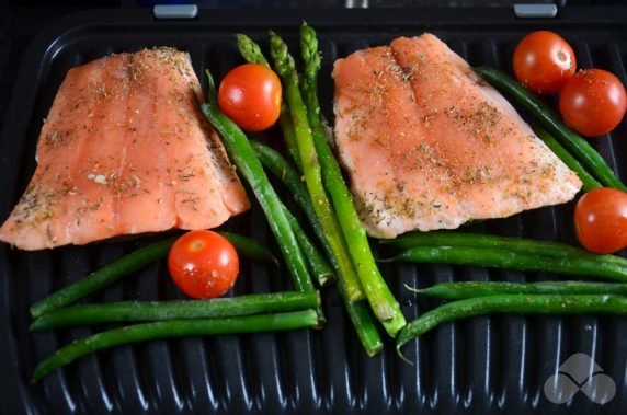 Salmon with vegetables on an electric grill - recipe photo, step 3