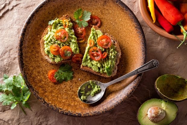 Sandwich with pesto and guacamole Sandwich with pesto and guacamole