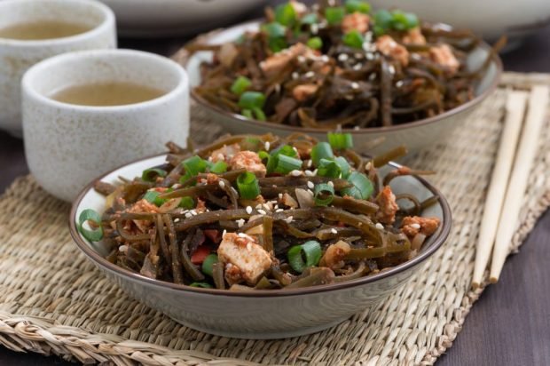 Sea cabbage salad with tofu and onion Sea cabbage salad with tofu and onion