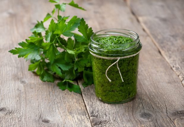 Seasoning from parsley for the winter Seasoning from parsley for the winter