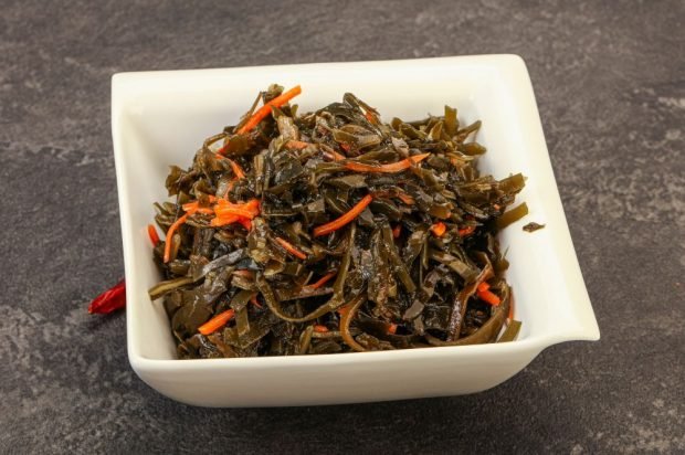 Seaweed salad with carrots and garlic Seaweed salad with carrots and garlic