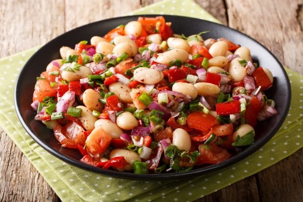 Sharp salad with beans and tomatoes Sharp salad with beans and tomatoes