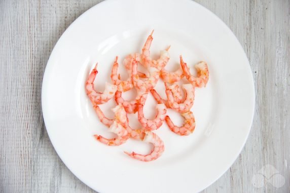 Shrimp salad, avocado and cherry tomatoes - recipe photo, step 1